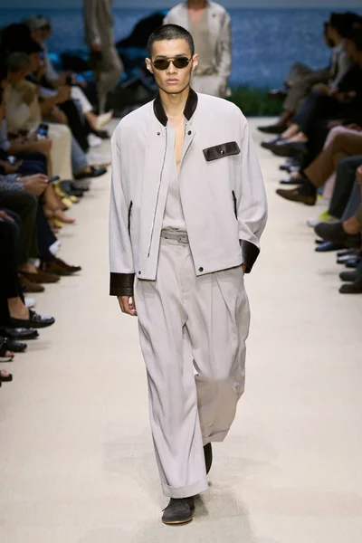 Look 35